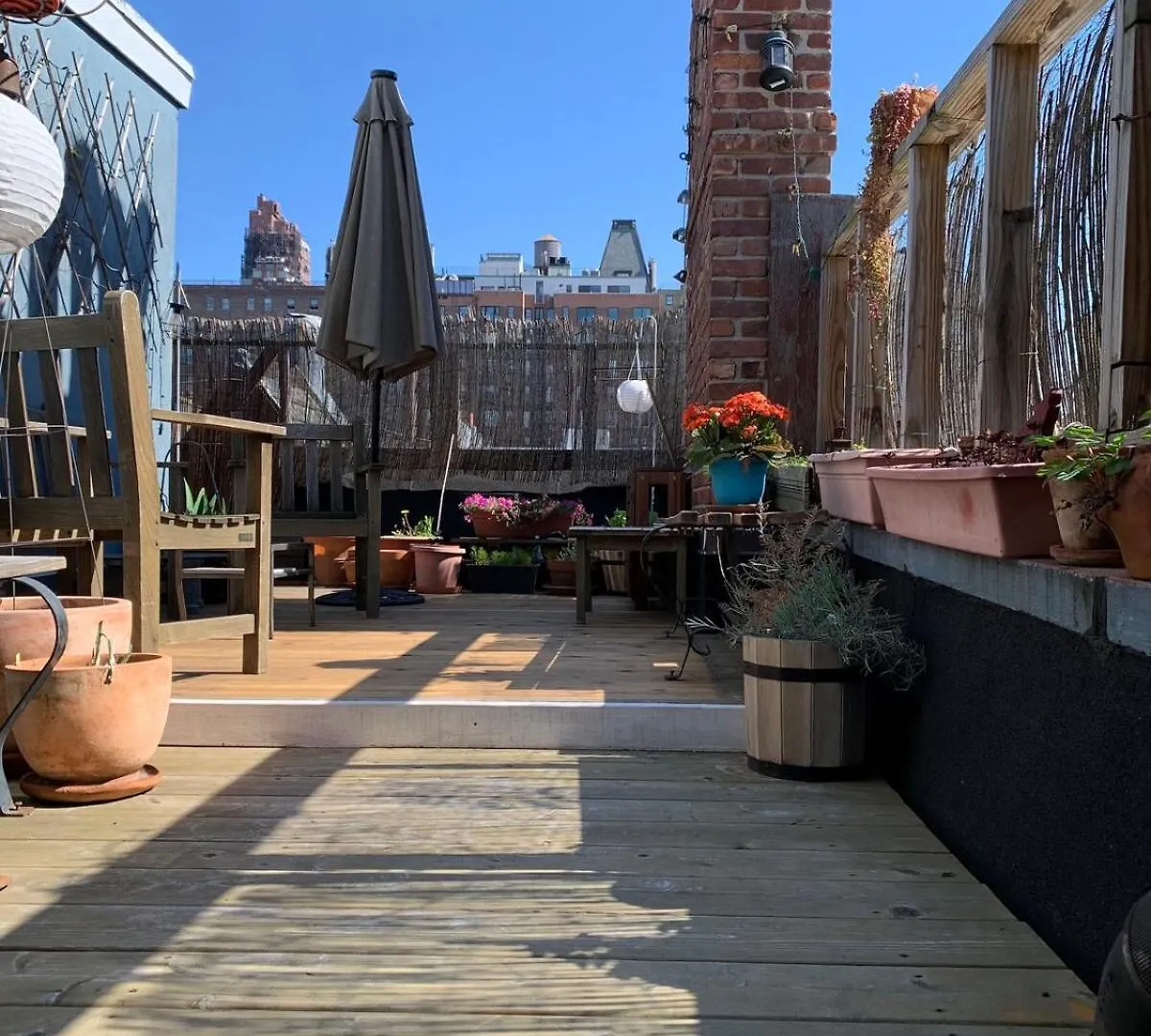 Airy Brownstone Penthouse Duplex Near Central Park نيو يورك شقة
